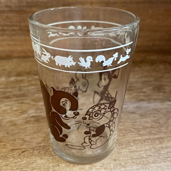 Vintage 1950’s child’s juice glass with squirrel - Picture 4 of 5